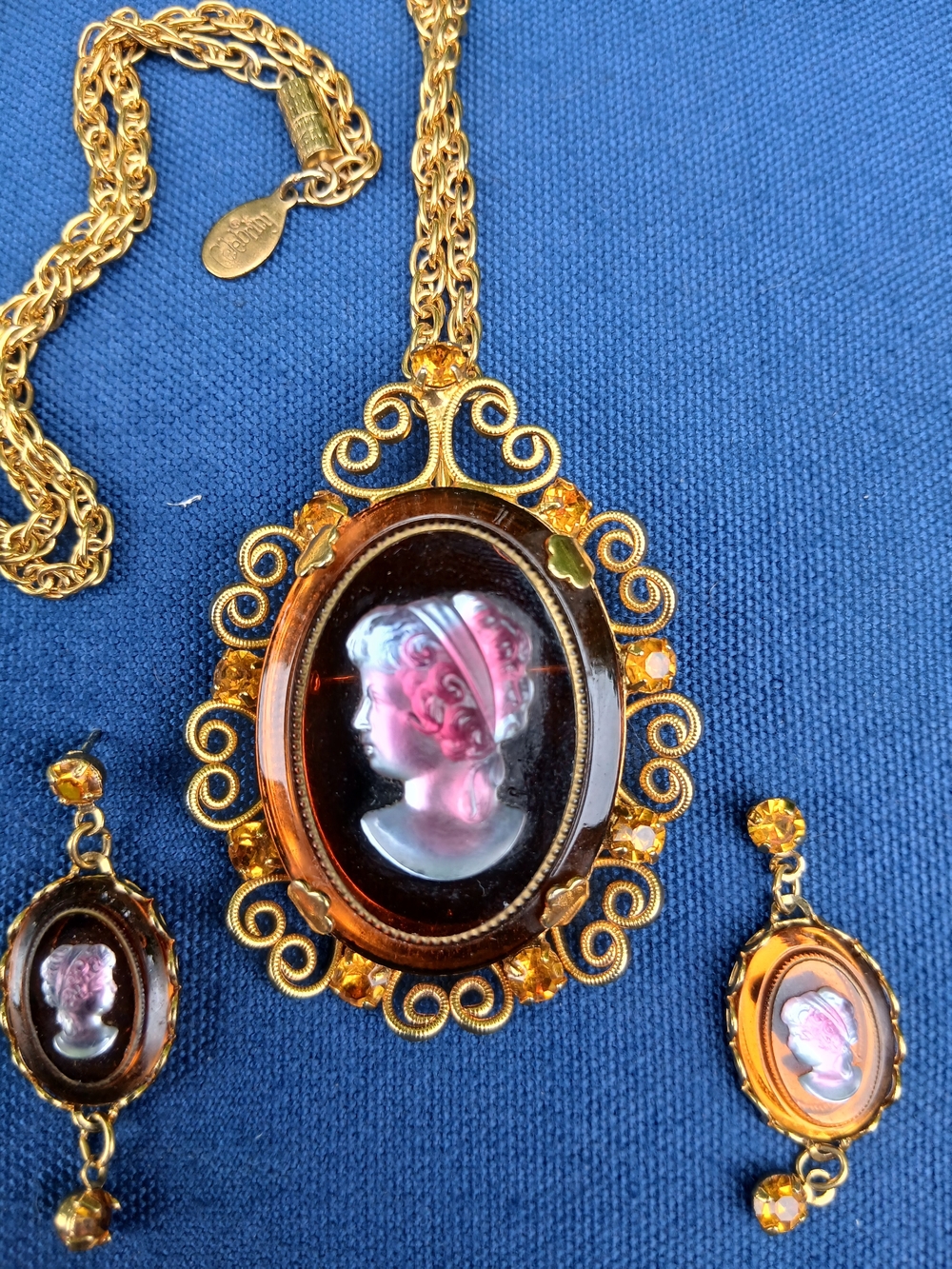 Confirmed JULIANA For Celebrity NY, Cameo Brooch And Earrings Set With Chain